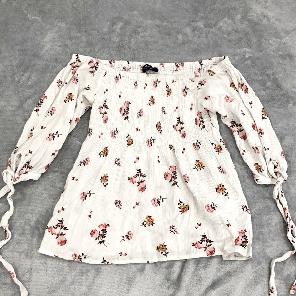 One heart clothing XS girls white floral off shoulder cropped blouse